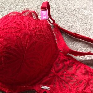 Sexy RED LACE Rich Vibrant Lipstick Victoria's Secret PINK PushUp Bra 34D